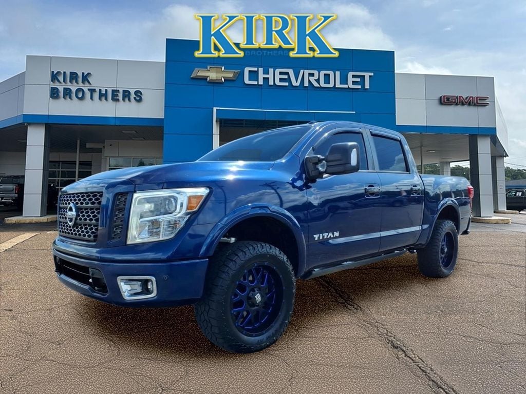 2019 Nissan Titan PRO-4X 4X4 Crew Cab's photo