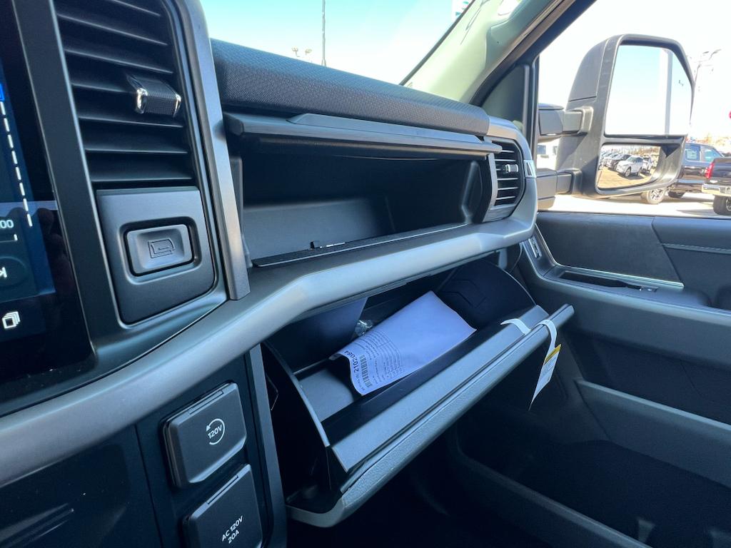2025 Ford F-150 XLT - Photo 25