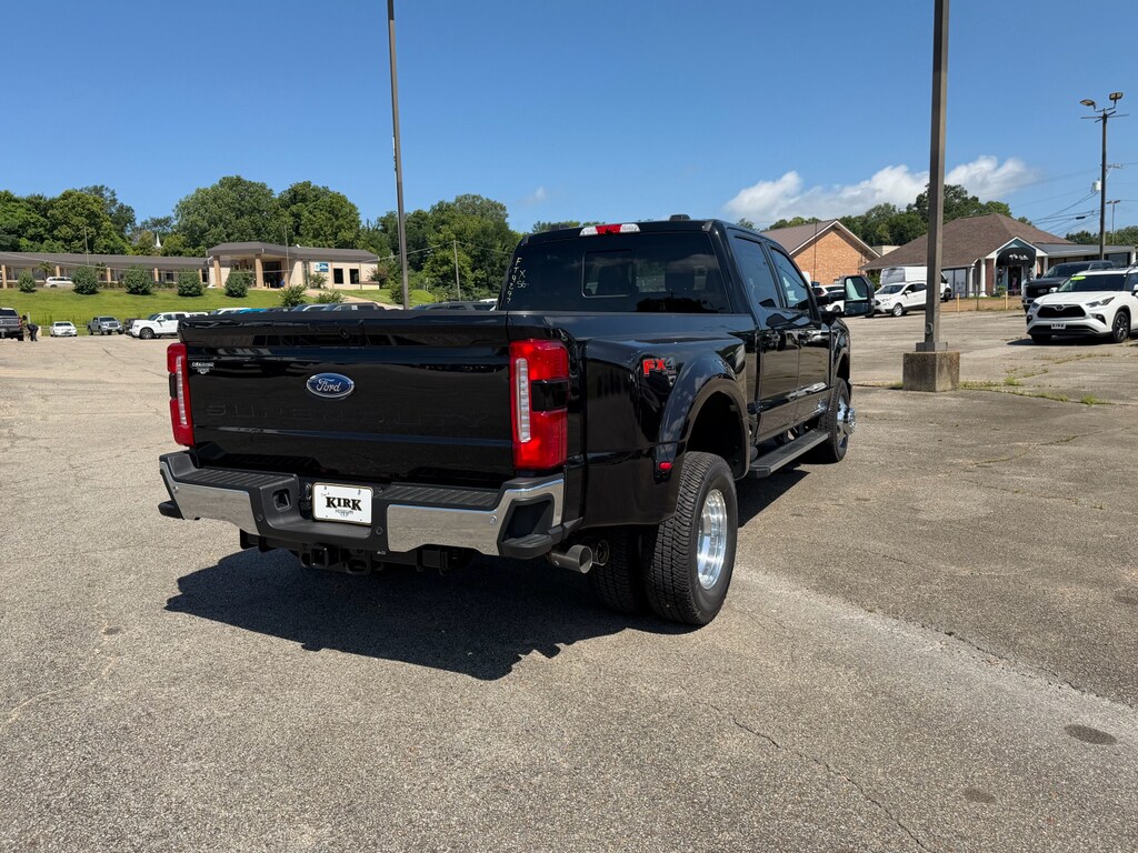 New 2026 Ford F-350 Lariat Crew Cab