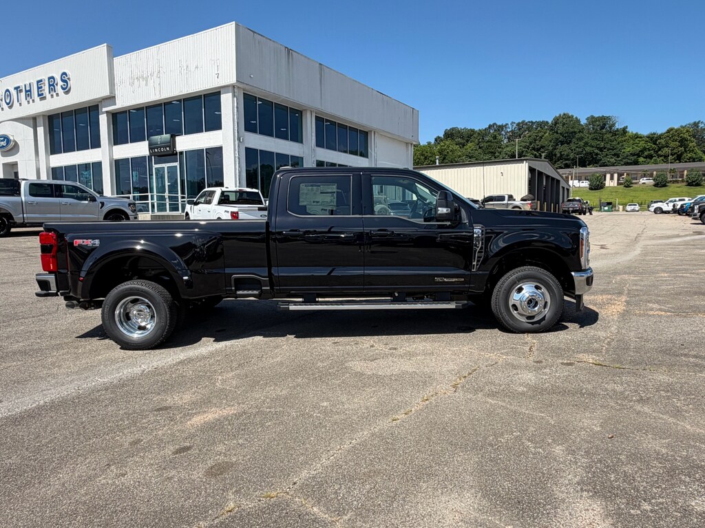 New 2026 Ford F-350 Lariat Crew Cab