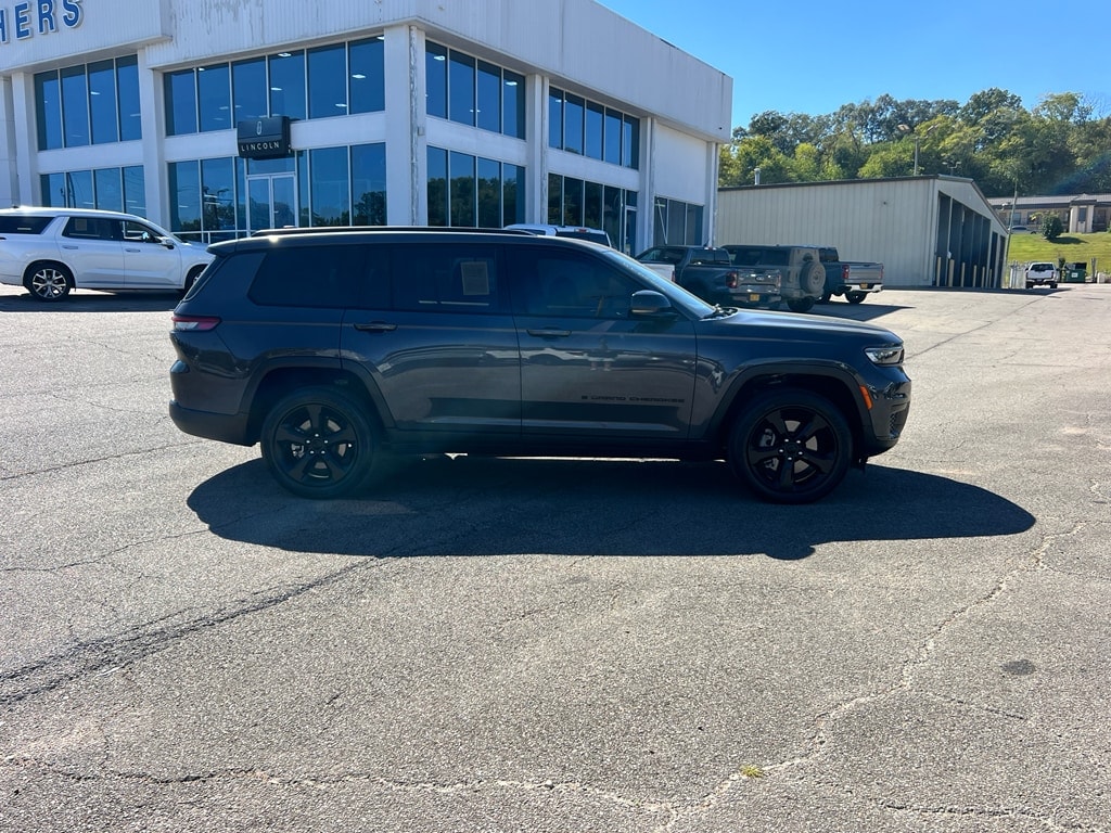 Used 2023 Jeep Grand Cherokee L Laredo SUV