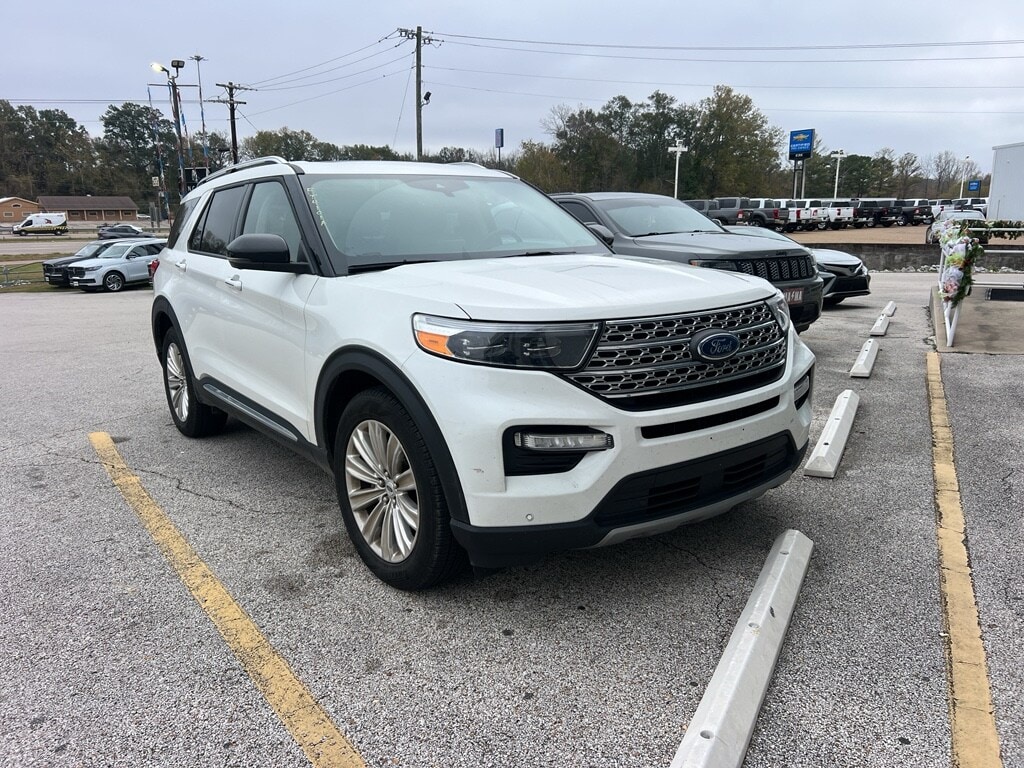 2023 Ford Explorer Limited's photo