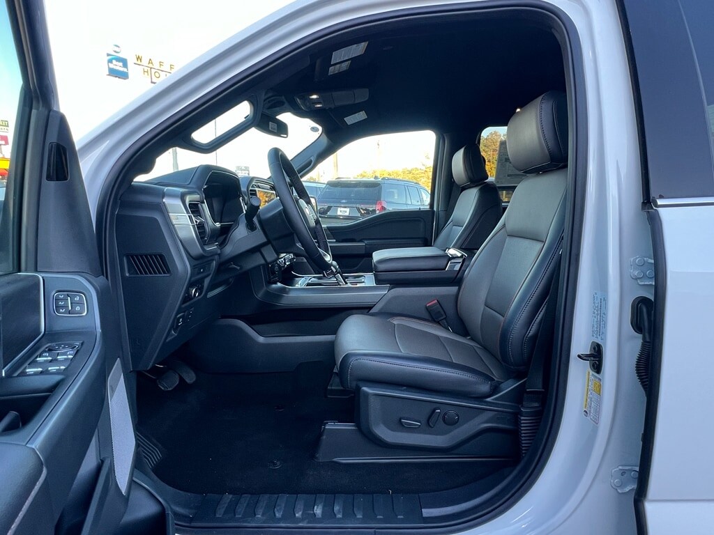 2025 Ford F-150 Lariat - Photo 8