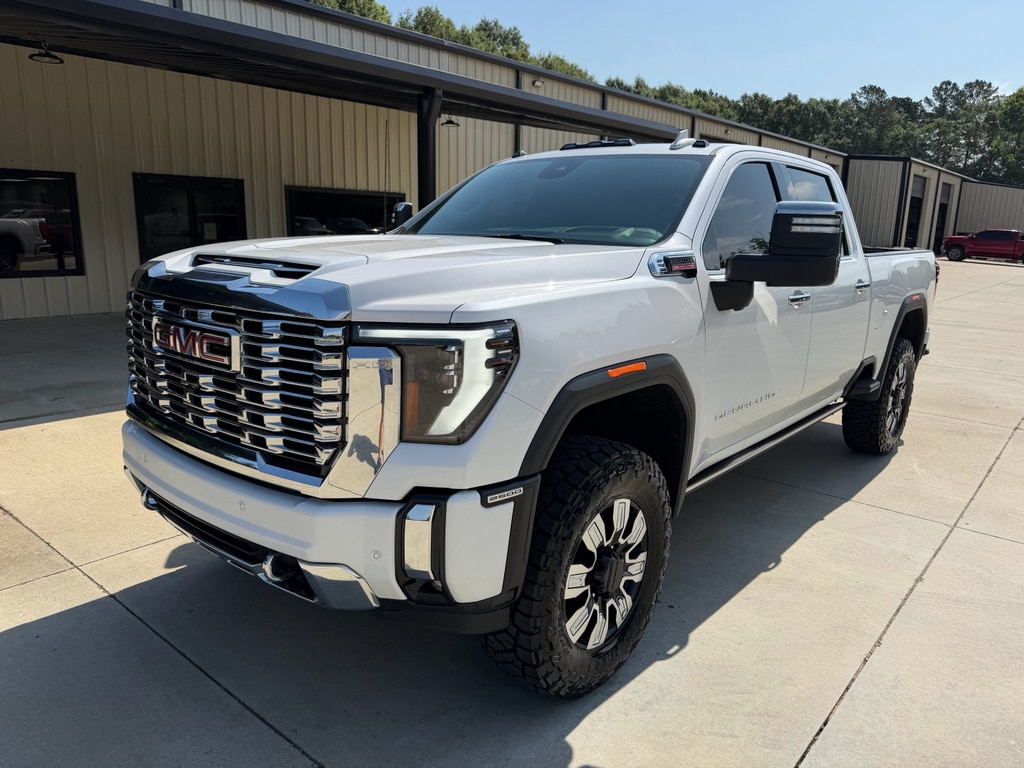 2024 GMC Sierra 4WD Crew Cab Standard Box Denali's photo