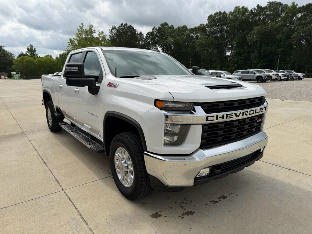 Used 2023 Chevrolet Silverado LT Crew Cab