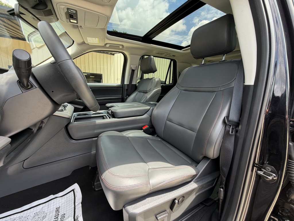 2025 Ford Expedition Active - Photo 8
