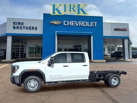 2026 GMC Sierra 3500 HD Chassis Cab Pro Truck