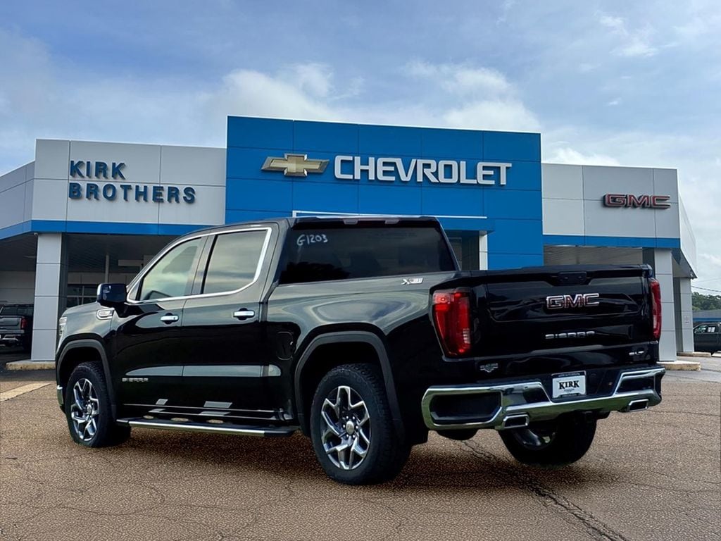 2026 GMC Sierra 1500 SLT - Photo 9
