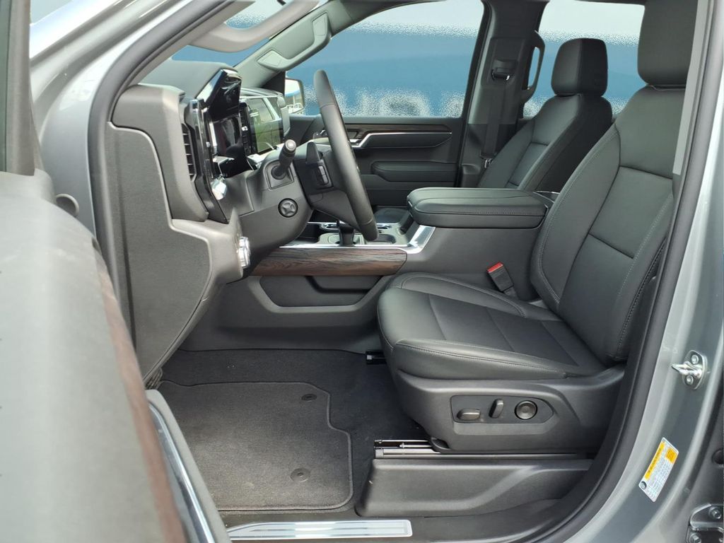 2026 GMC Sierra 1500 SLT - Photo 13