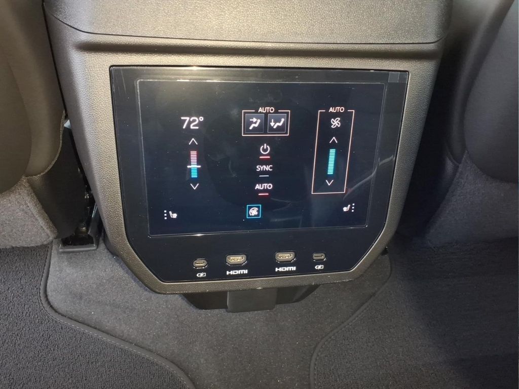 2026 GMC Yukon AT4 Ultimate - Photo 14