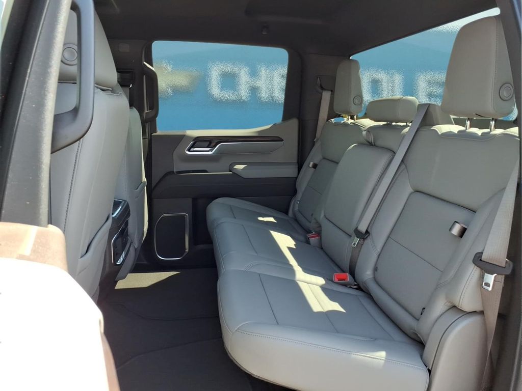 2026 GMC Sierra 1500 SLT - Photo 9