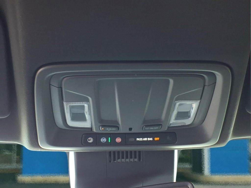 2026 GMC Sierra 1500 SLT - Photo 15