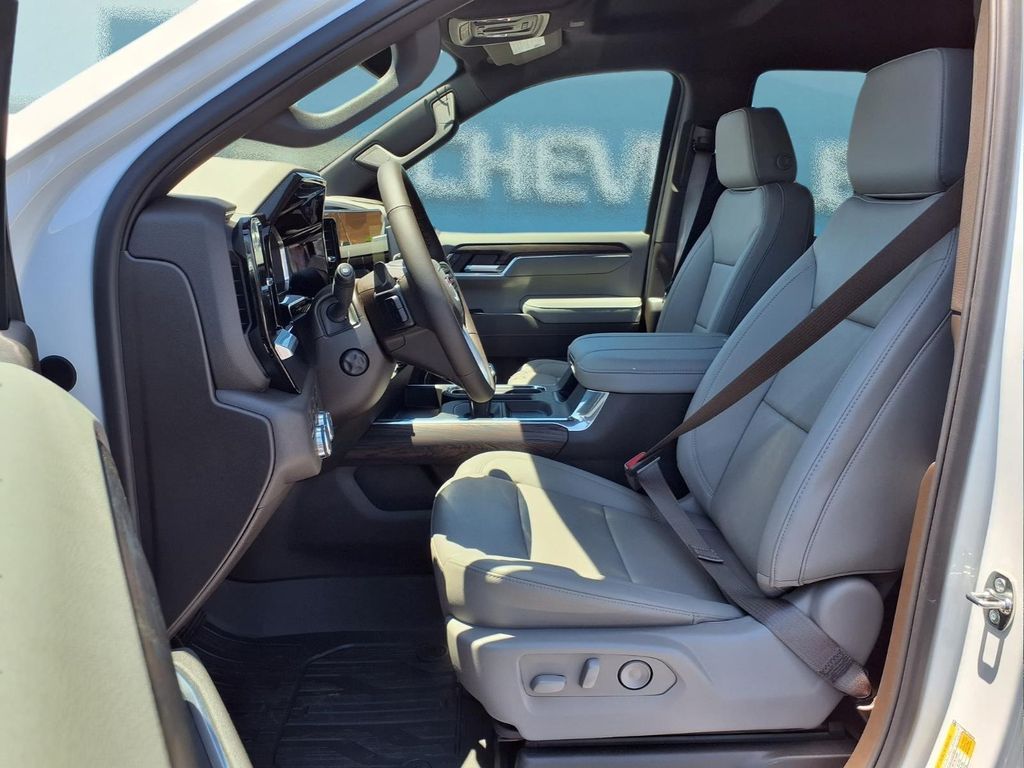 2026 GMC Sierra 1500 SLT - Photo 13