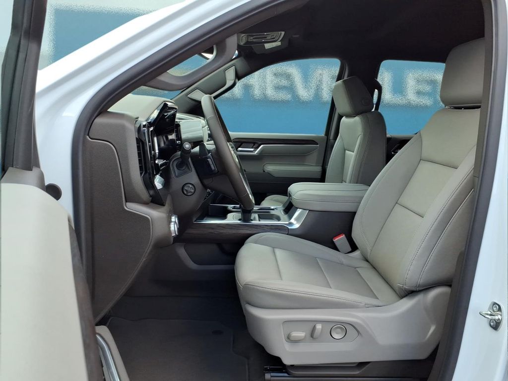 2026 GMC Sierra 1500 SLT - Photo 13