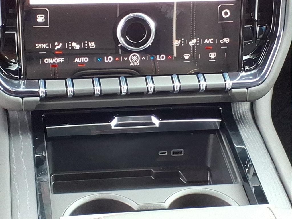 2026 GMC Yukon AT4 Ultimate - Photo 17