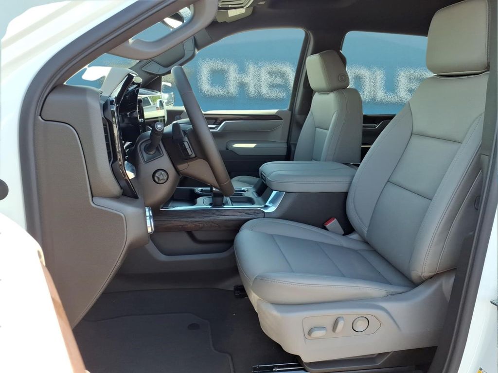 2026 GMC Sierra 1500 SLT - Photo 13