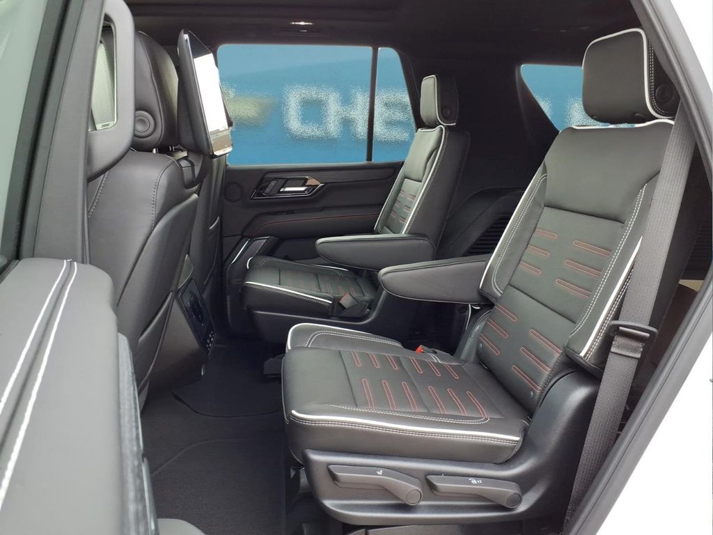 2026 GMC Yukon AT4 Ultimate - Photo 12