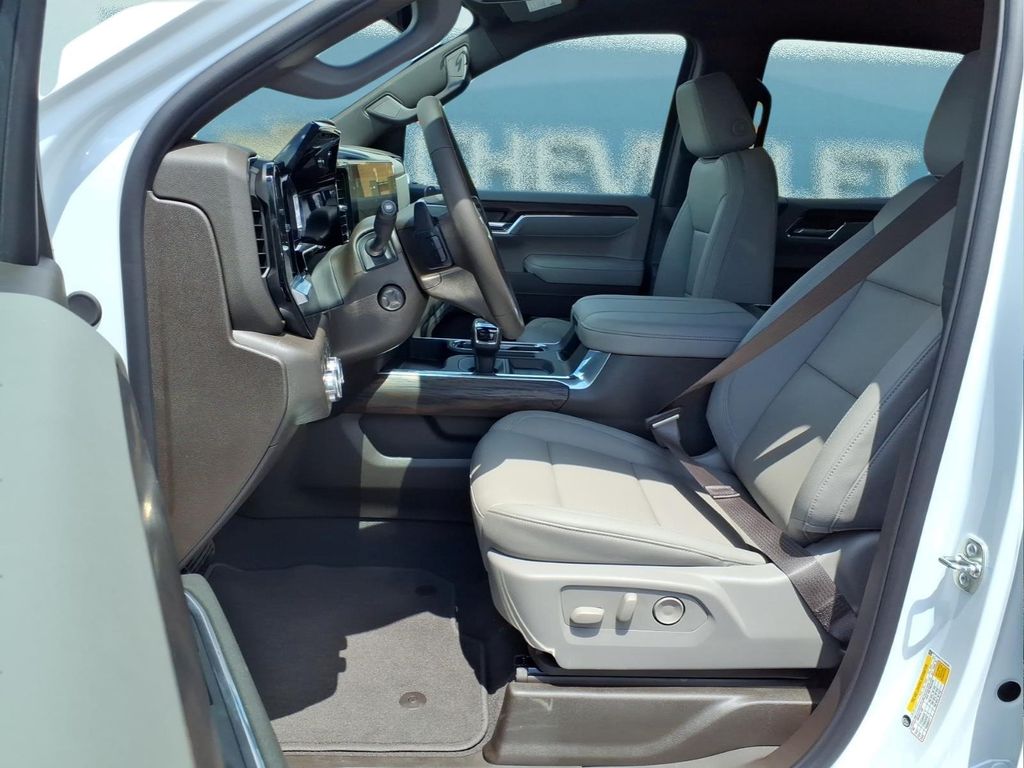 2026 GMC Sierra 1500 SLT - Photo 13