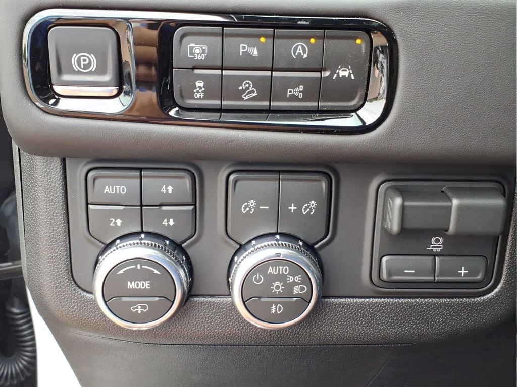 2026 GMC Yukon AT4 Ultimate - Photo 21