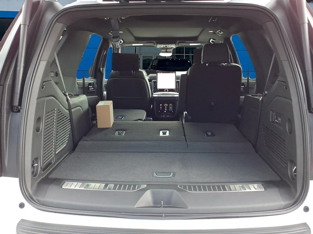 2026 GMC Yukon AT4 Ultimate - Photo 9