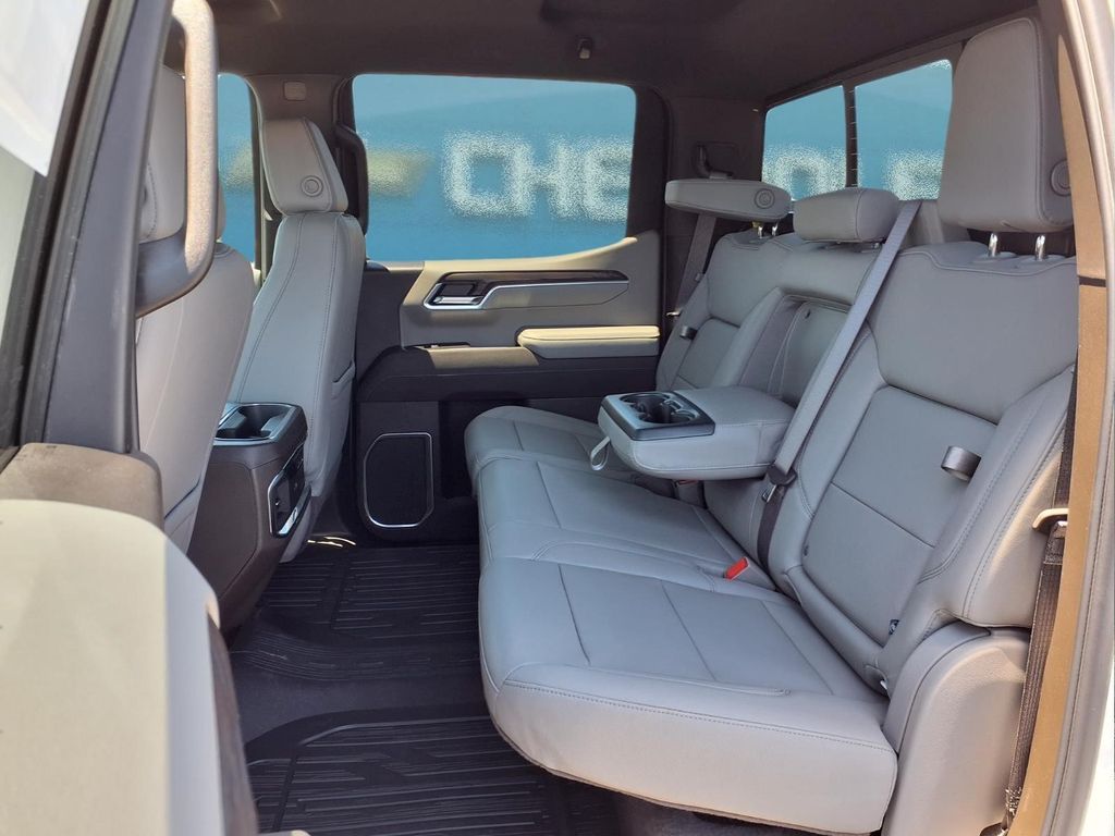 2026 GMC Sierra 1500 SLT - Photo 9