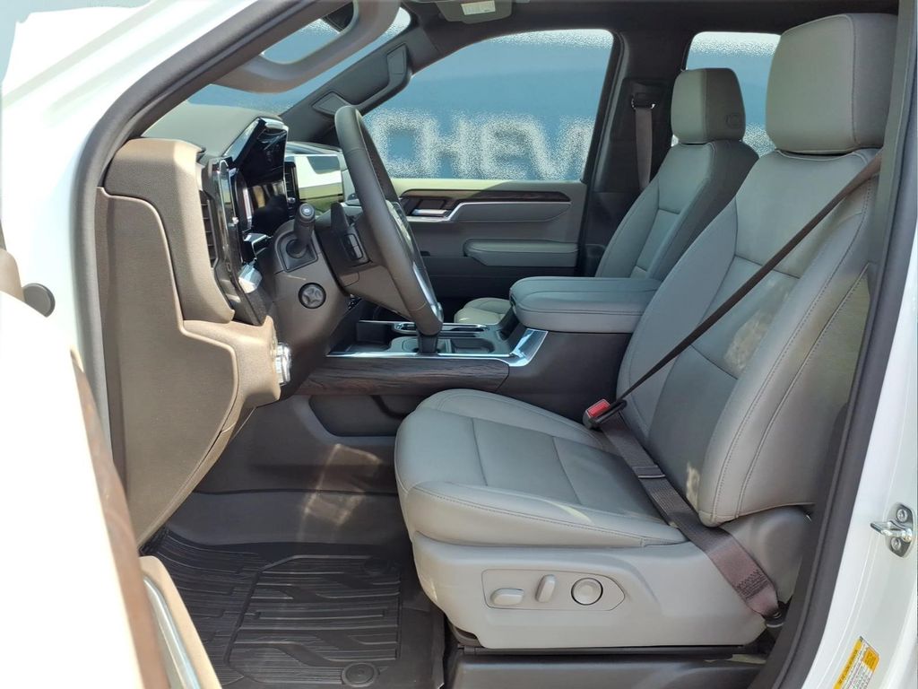 2026 GMC Sierra 1500 SLT - Photo 17