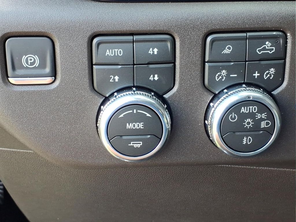 2026 GMC Sierra 1500 SLT - Photo 18