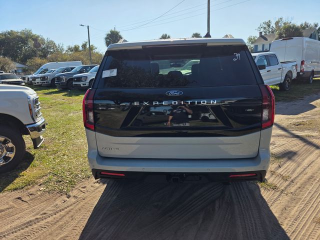 2025 Ford Expedition photo 4
