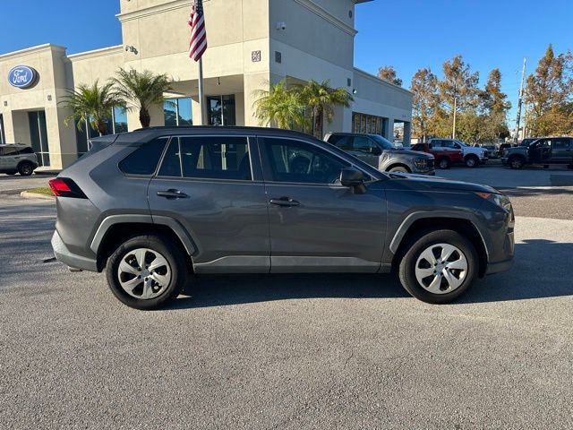 2019 Toyota RAV4 LE photo 2