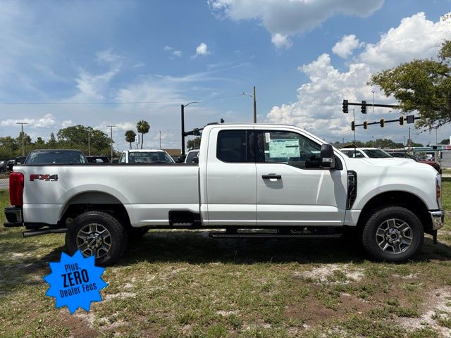 2025 Ford F-350 XLT photo 2