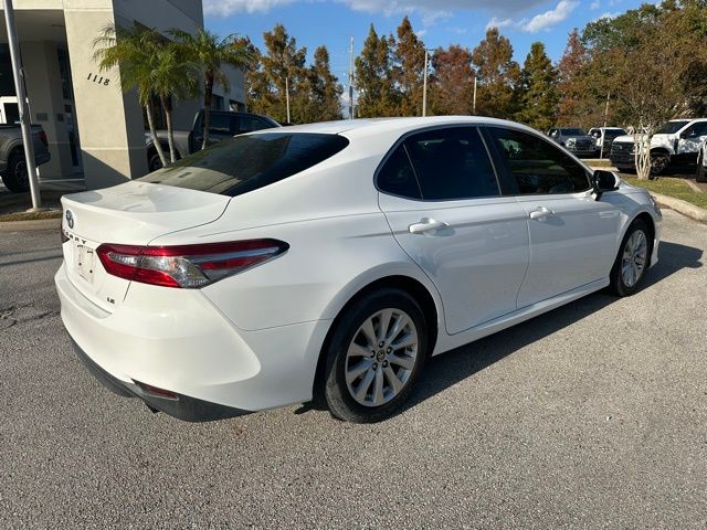 2018 Toyota Camry SE XLE photo 3