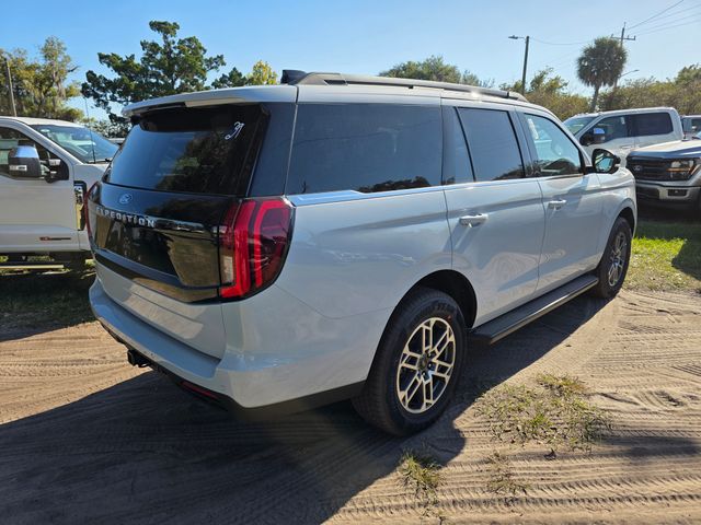 2025 Ford Expedition photo 3