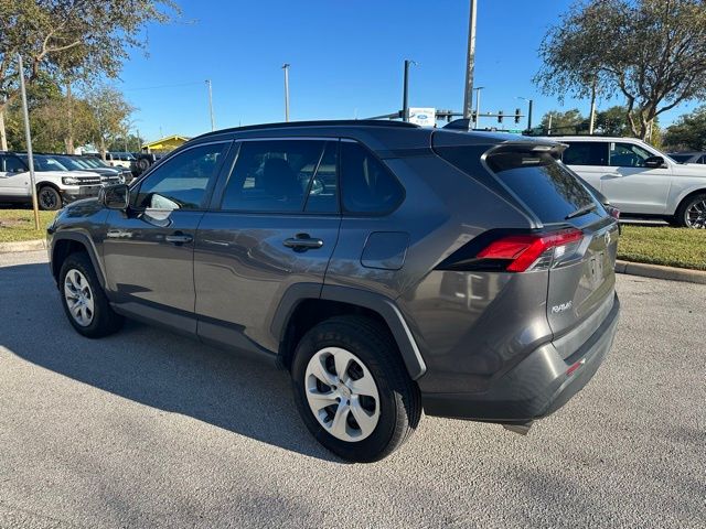 2019 Toyota RAV4 LE photo 4