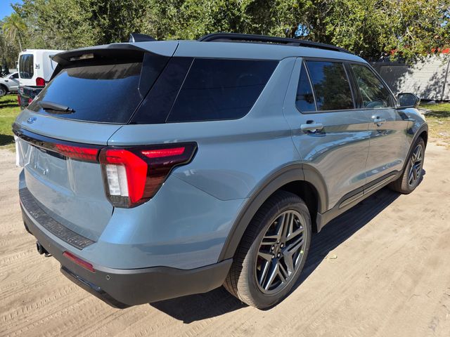 2026 Ford Explorer ST-Line photo 3