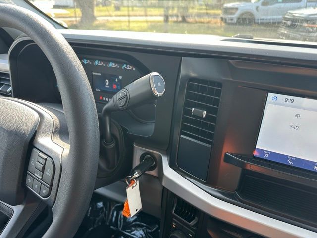 2025 Ford F-350 Super Duty XL - Photo 16