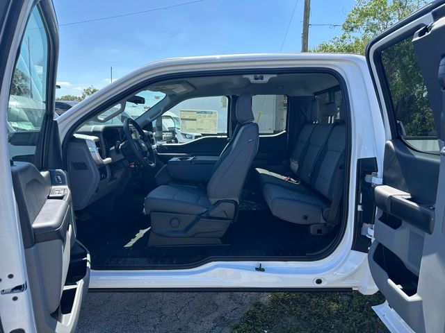 2025 Ford F-350 Super Duty XL - Photo 14