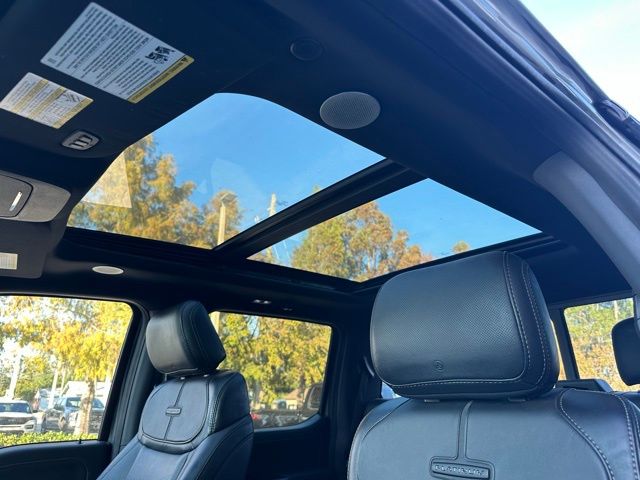 2022 Ford F-150 Platinum photo 2