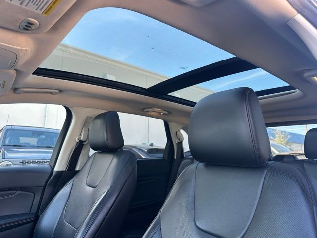 2020 Ford Edge Titanium photo 2