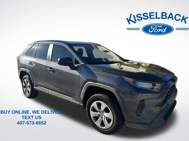 2019 Toyota RAV4 LE's photo