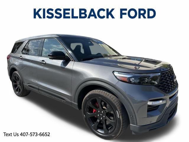 2022 Ford Explorer ST's photo