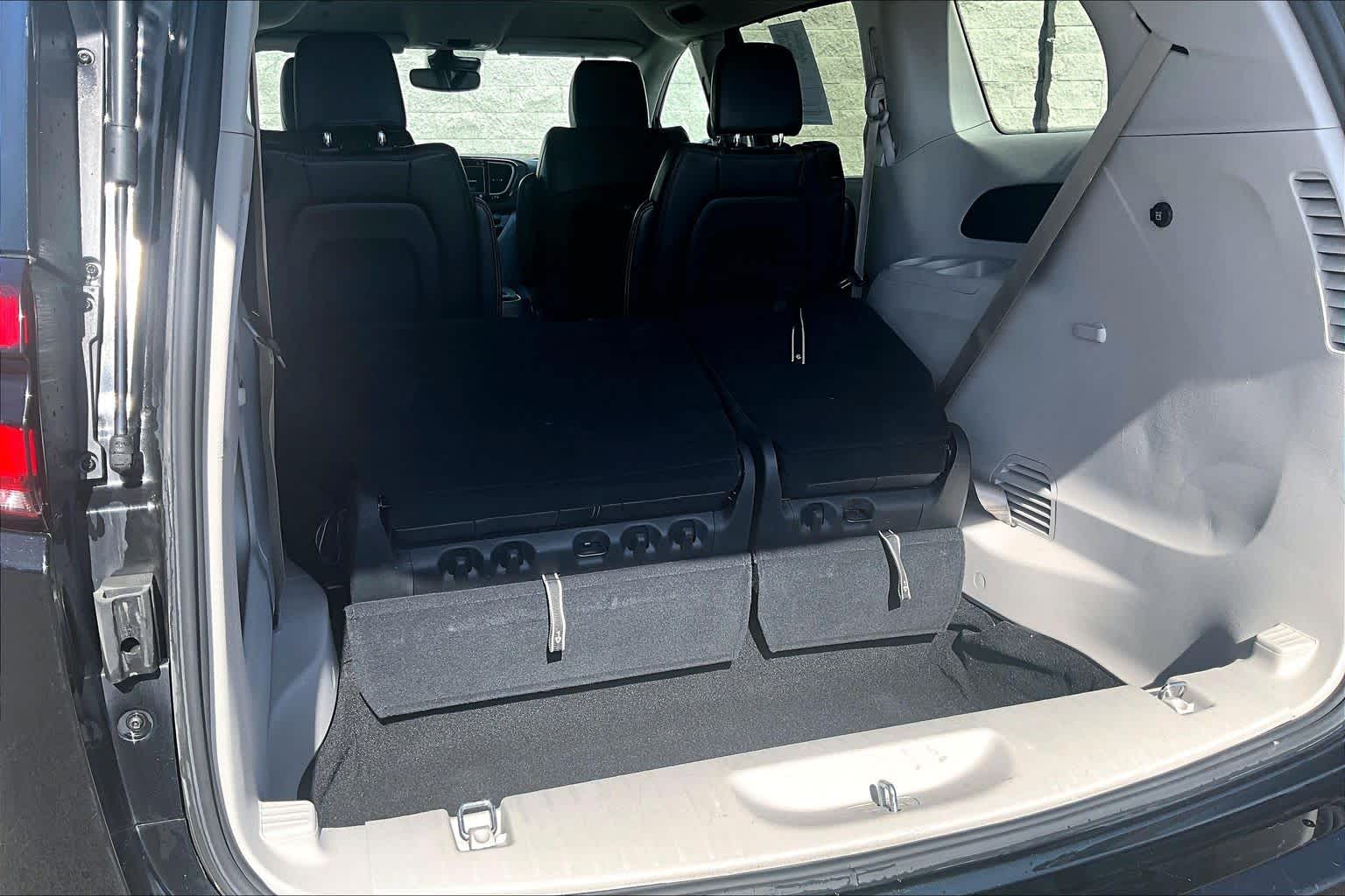 Thumbnail: 2023 Chrysler Pacifica - 18