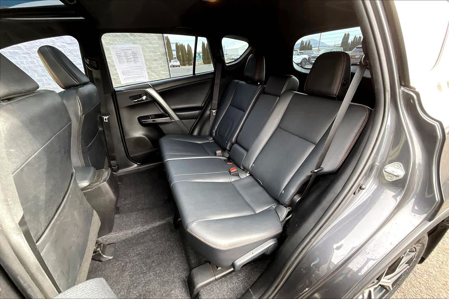 Thumbnail: 2016 Toyota RAV4 - 29