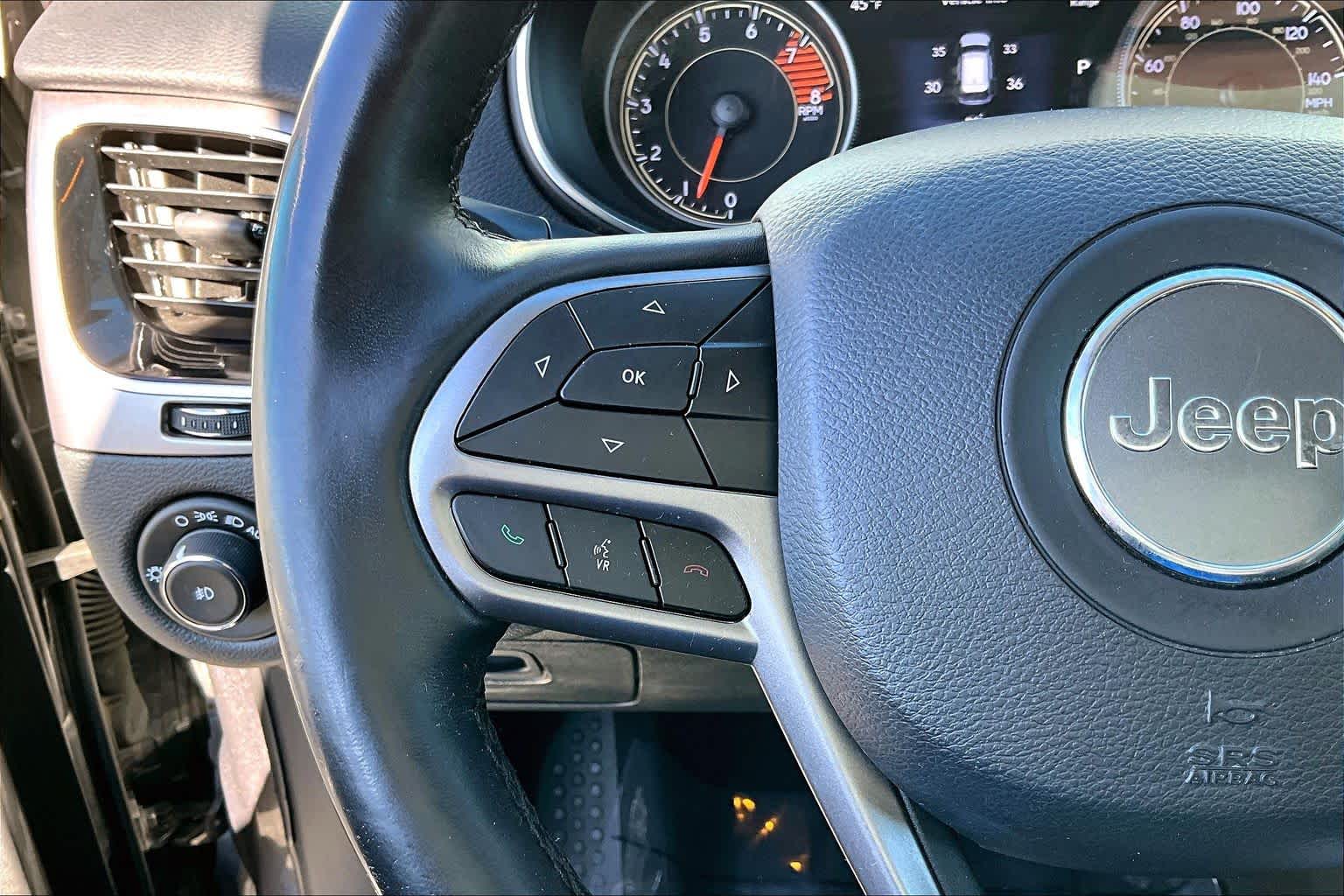 Thumbnail: 2019 Jeep Cherokee - 24