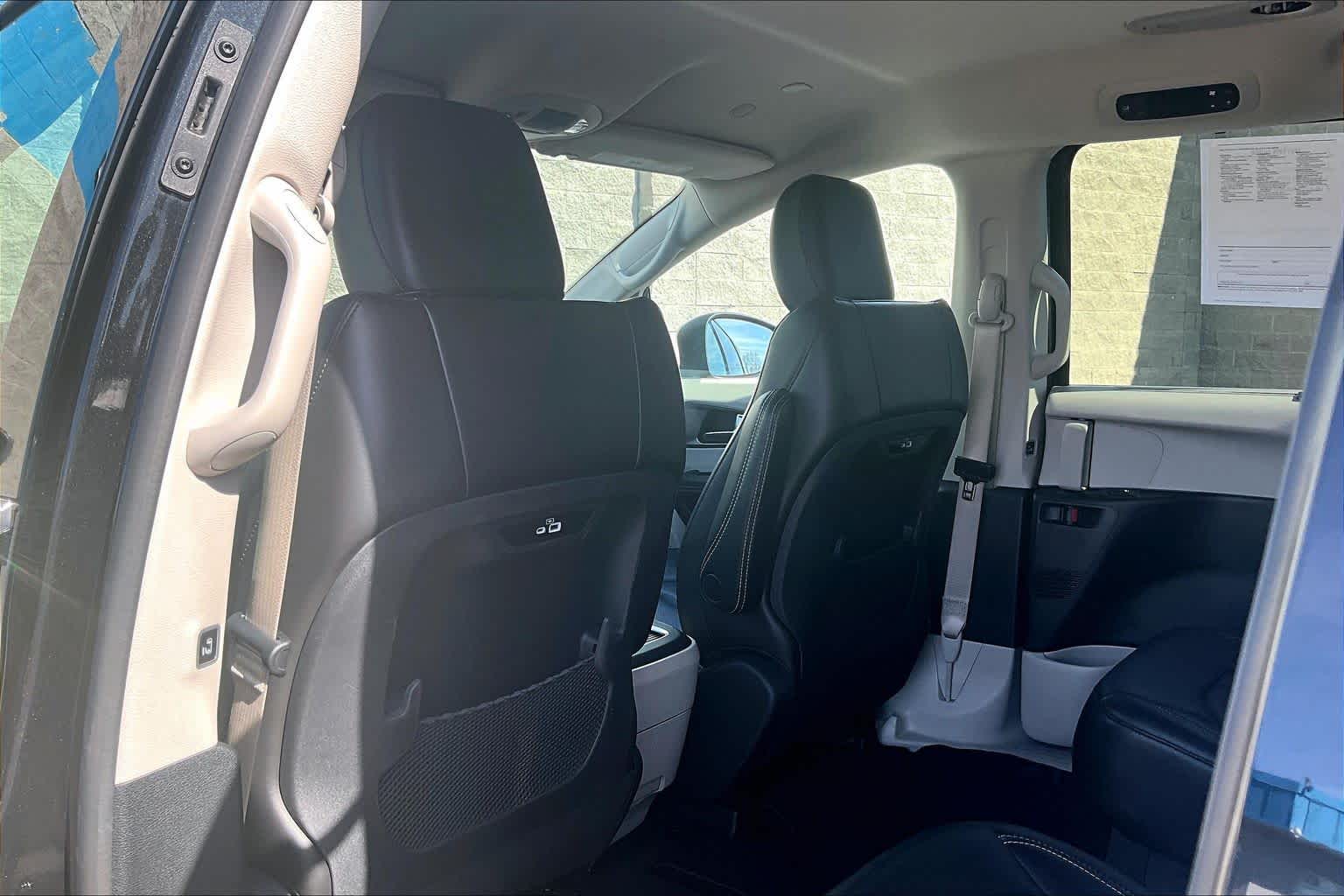 Thumbnail: 2023 Chrysler Pacifica - 12