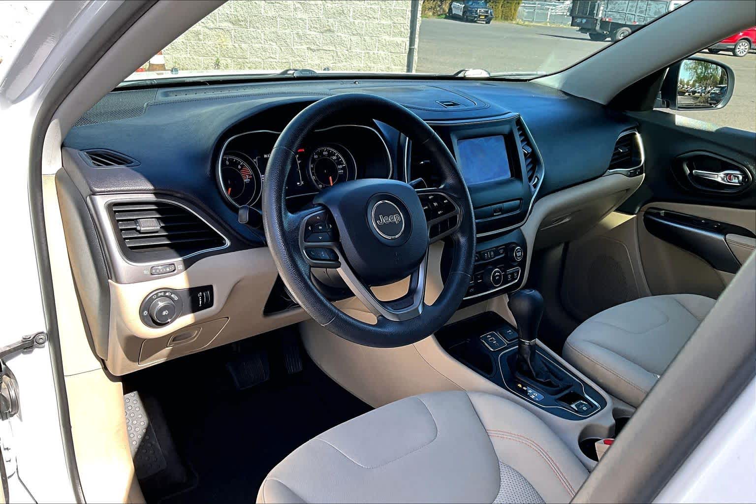 Thumbnail: 2019 Jeep Cherokee - 2