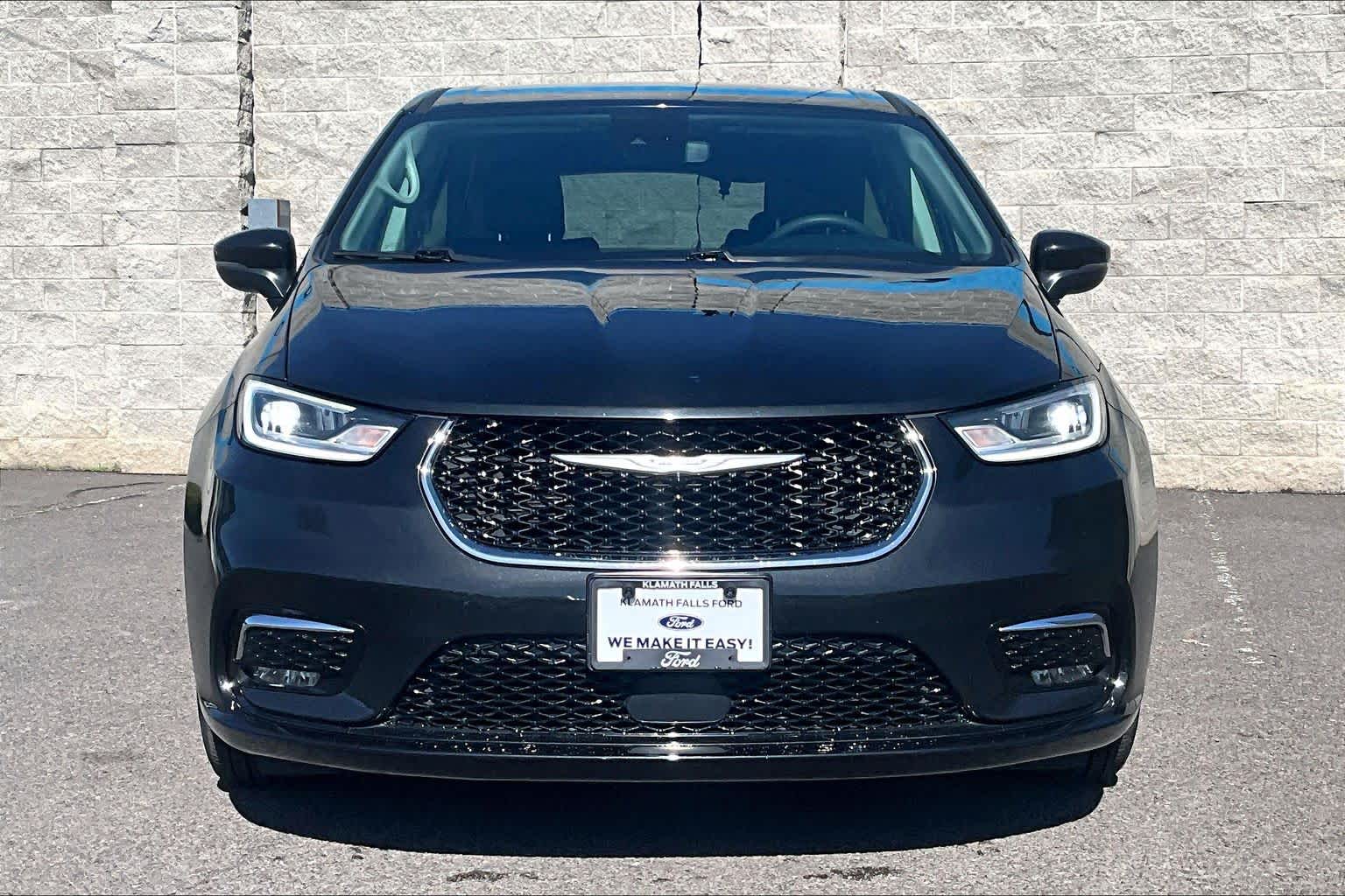 Thumbnail: 2023 Chrysler Pacifica - 6