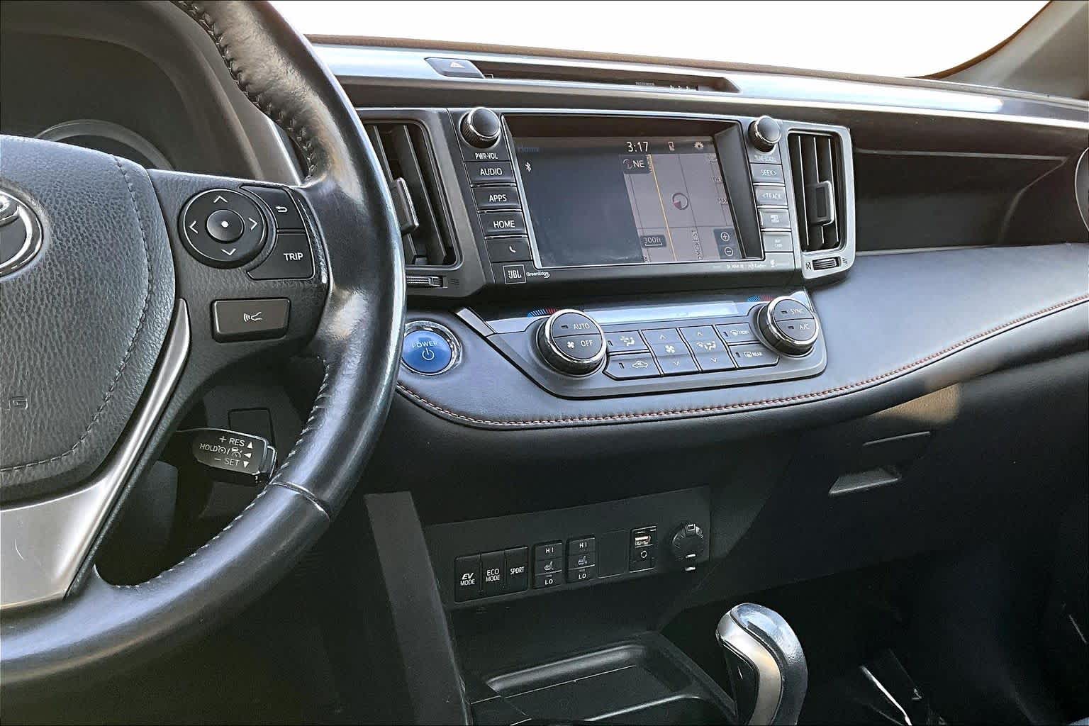 Thumbnail: 2017 Toyota RAV4 - 15