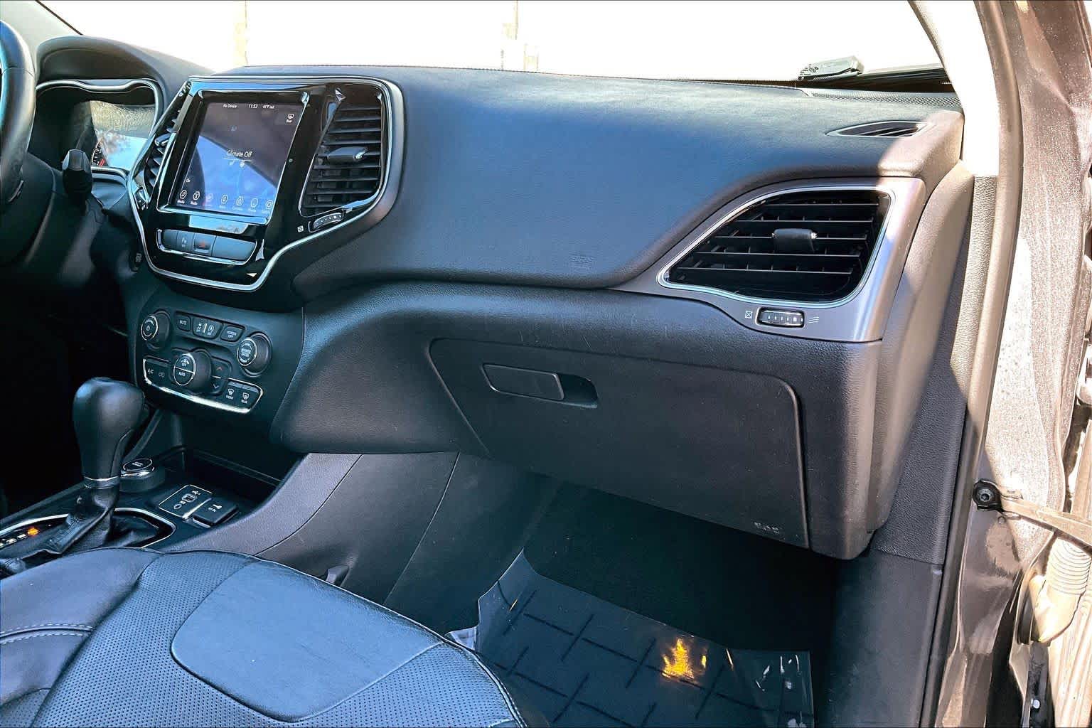 Thumbnail: 2019 Jeep Cherokee - 23