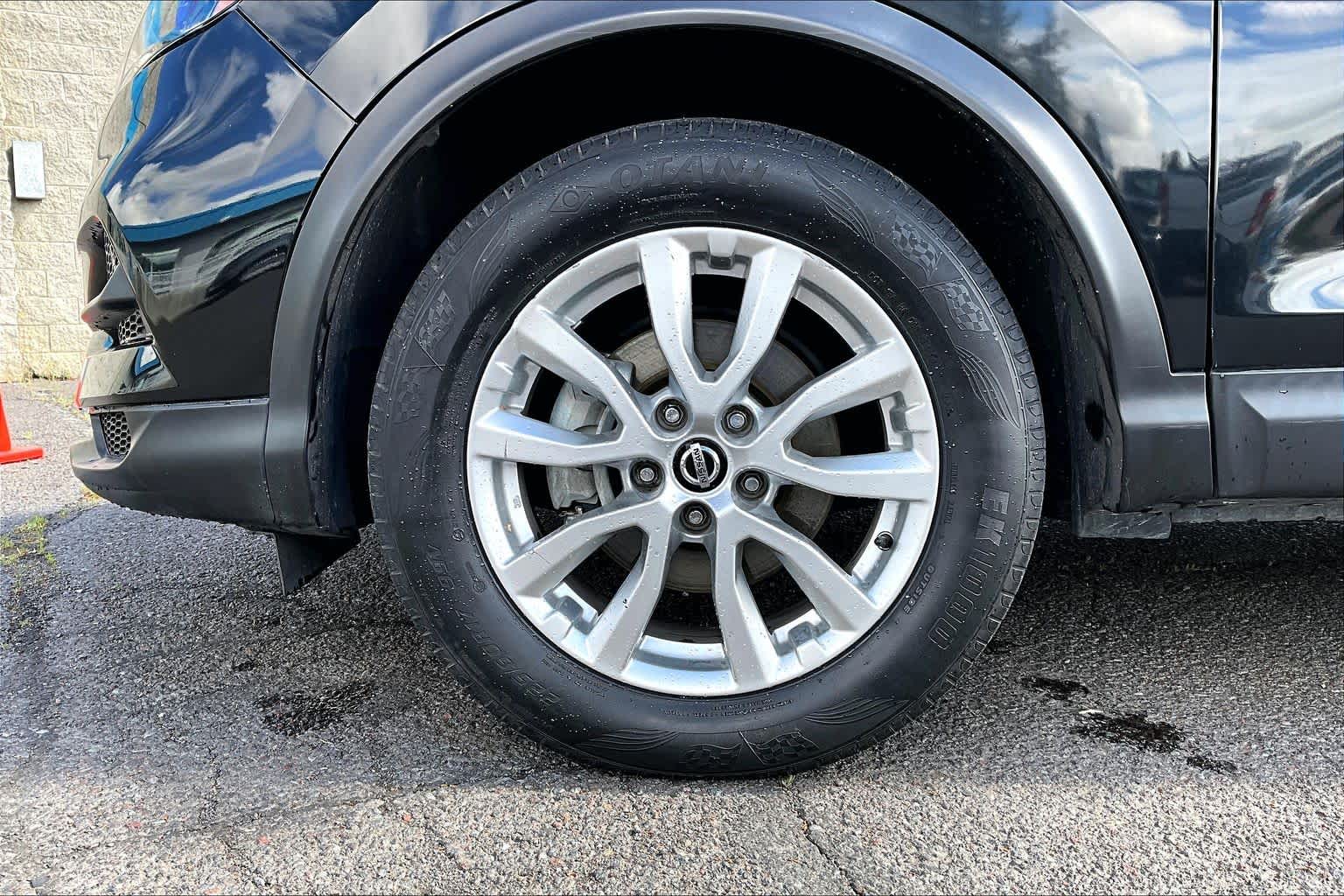 Thumbnail: 2021 Nissan Rogue Sport - 8