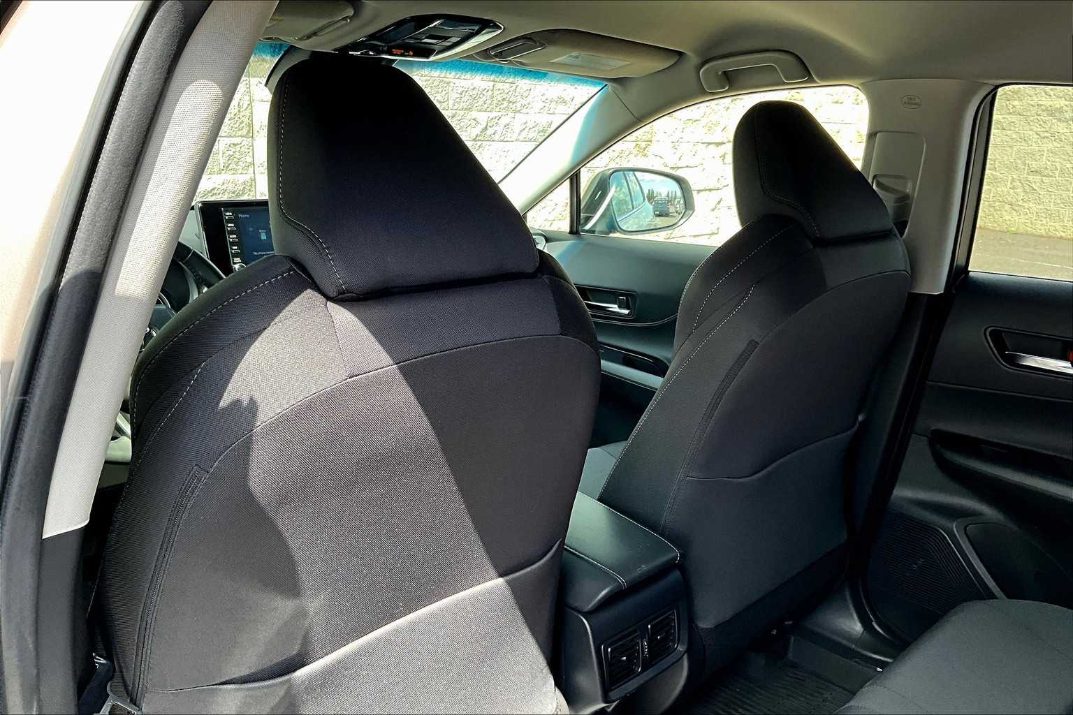 2022 Toyota Venza LE 12